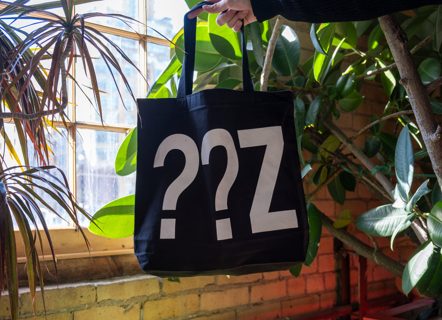 YYZ ??Z Tote